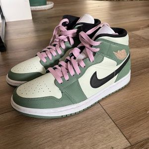 Jordan 1 (womens)